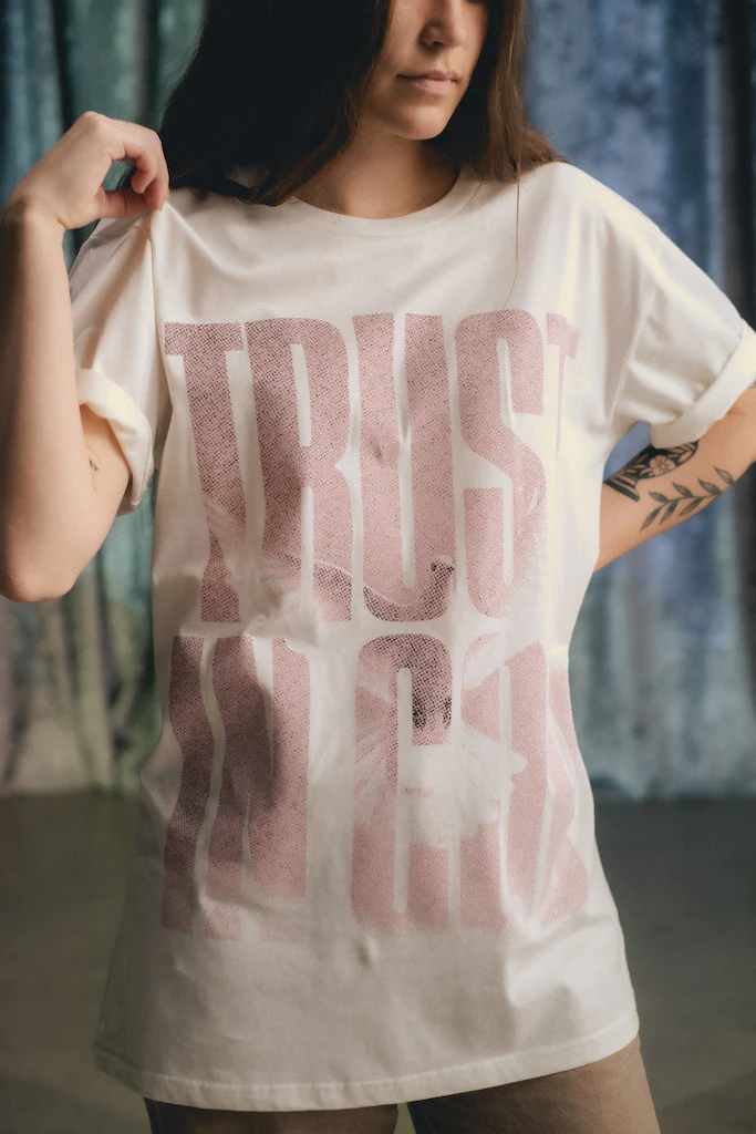 Trust In God T-Shirt - Rose - Image 5